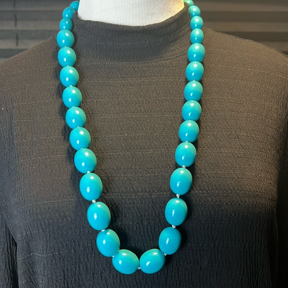VTG large graduated turquoise blue color lucite beaded necklace